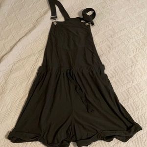 Overall shorts